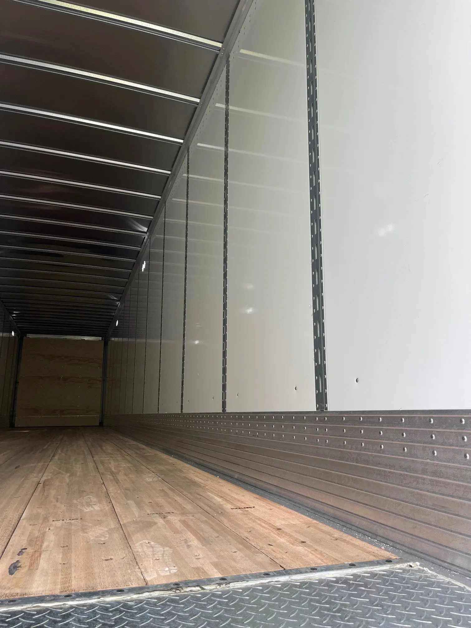 2024 Vanguard VXP Dry Van with Pintle Hook - Image 5