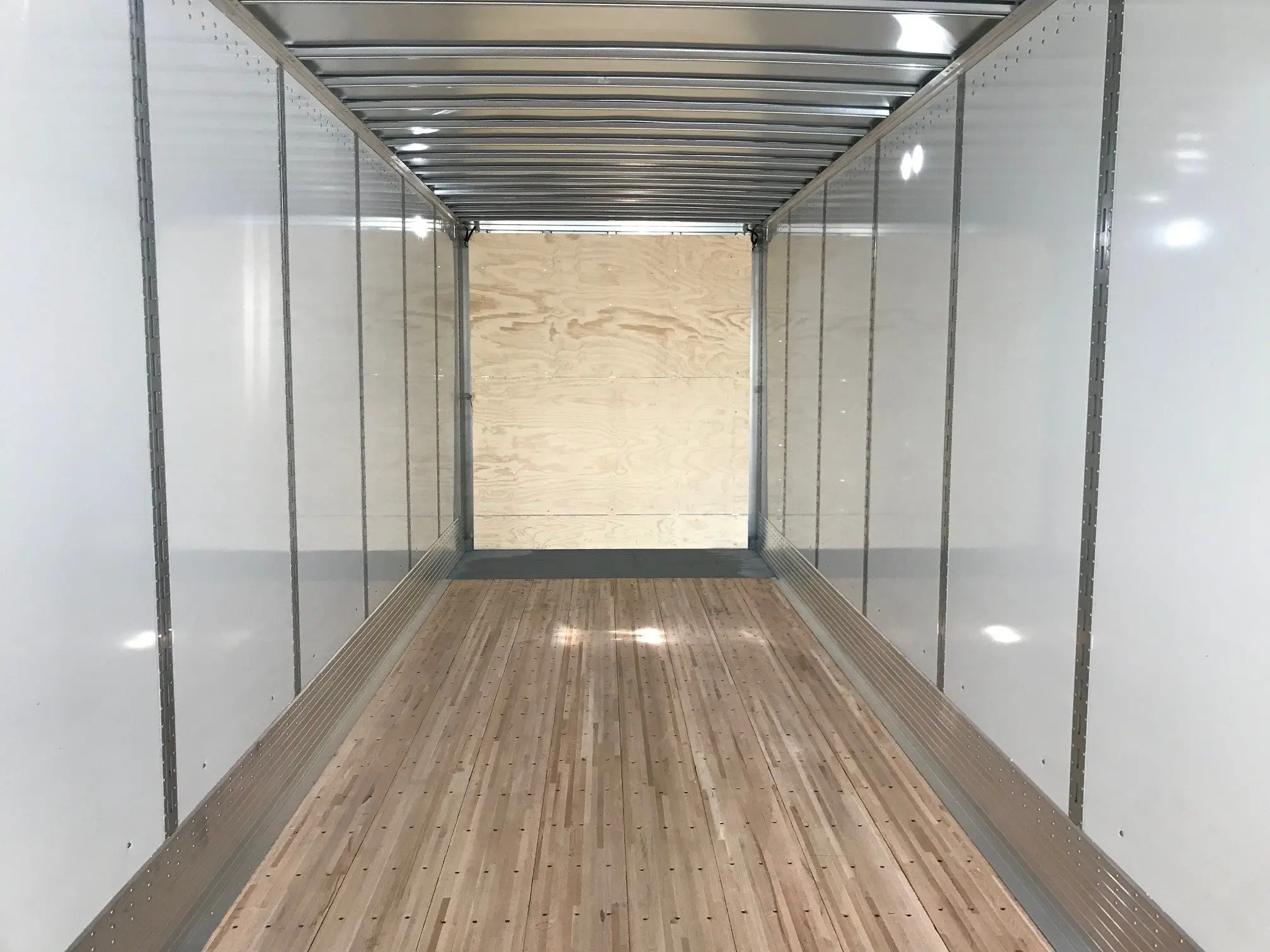 2024 Vanguard VXP Dry Van with Pintle Hook - Image 9